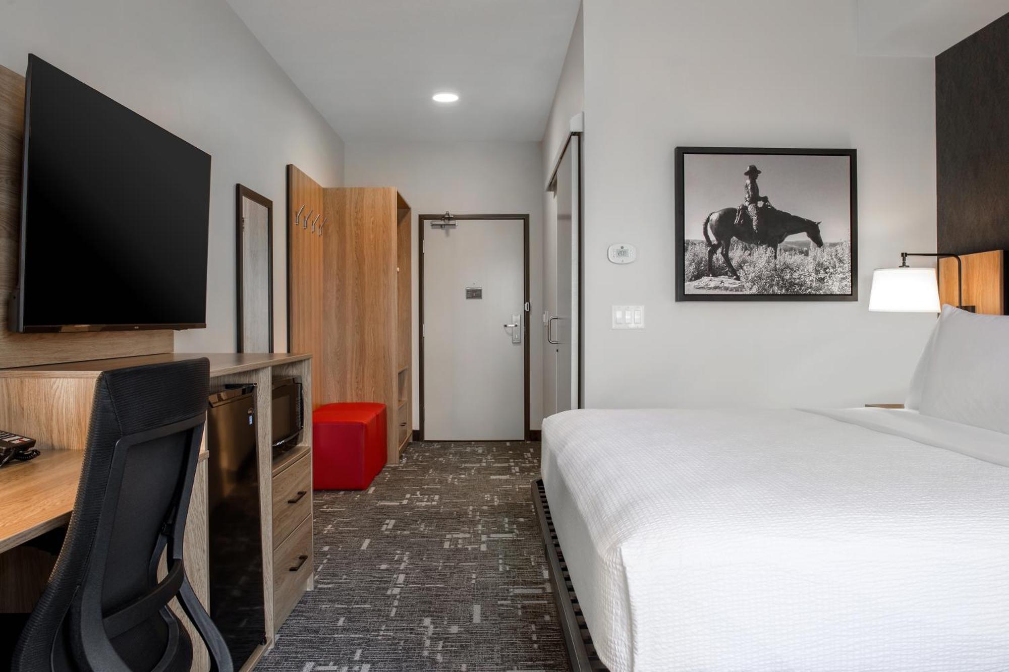Ramada By Wyndham Cochrane Hotel Ngoại thất bức ảnh