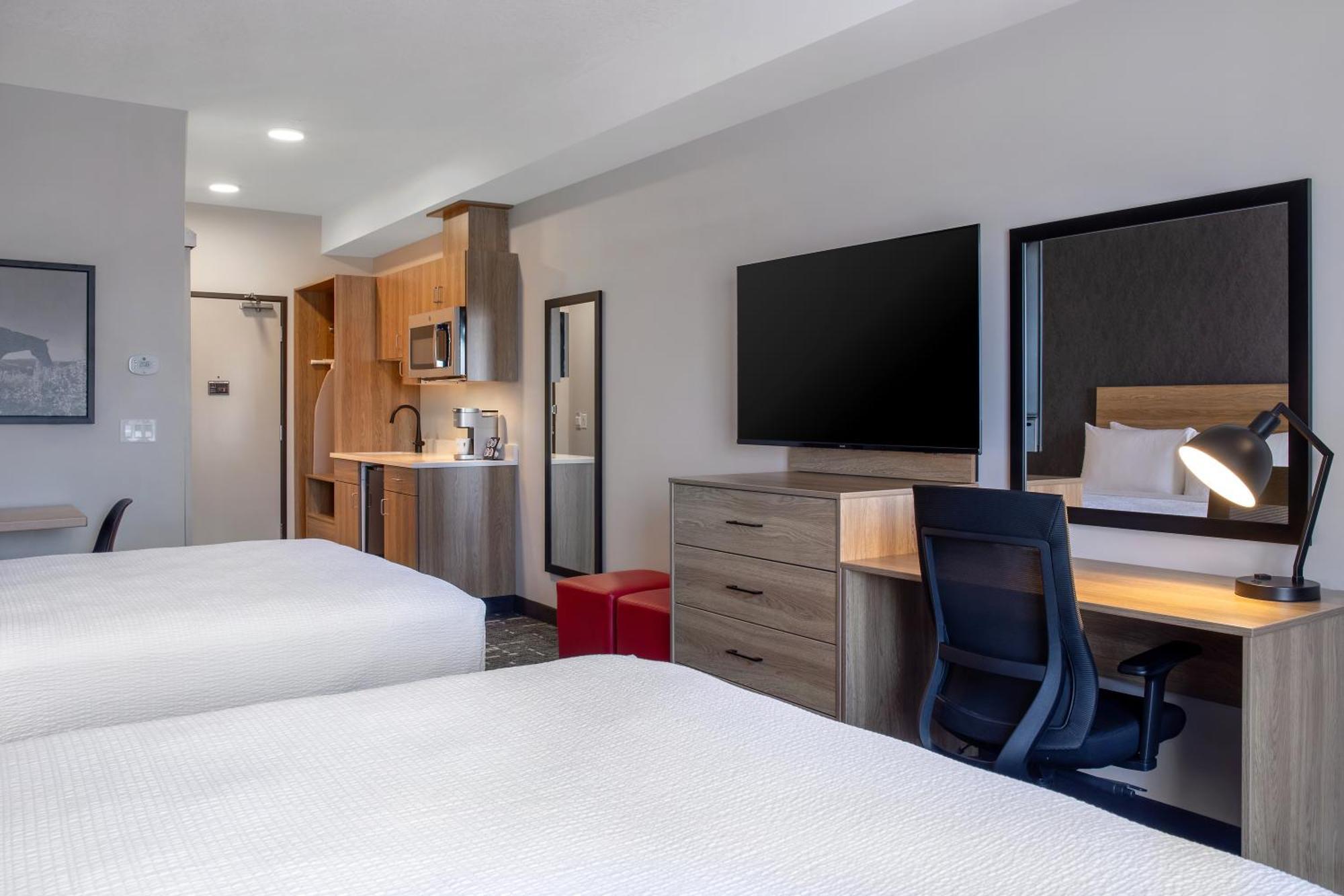 Ramada By Wyndham Cochrane Hotel Ngoại thất bức ảnh
