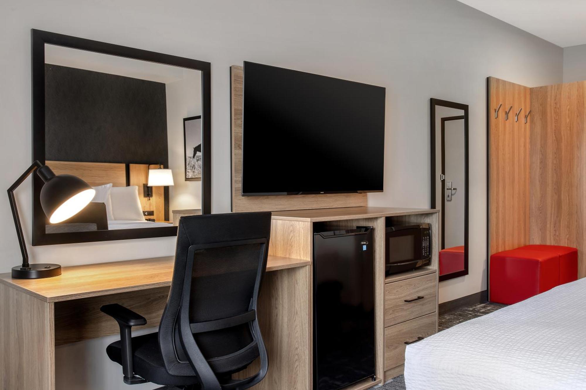 Ramada By Wyndham Cochrane Hotel Ngoại thất bức ảnh