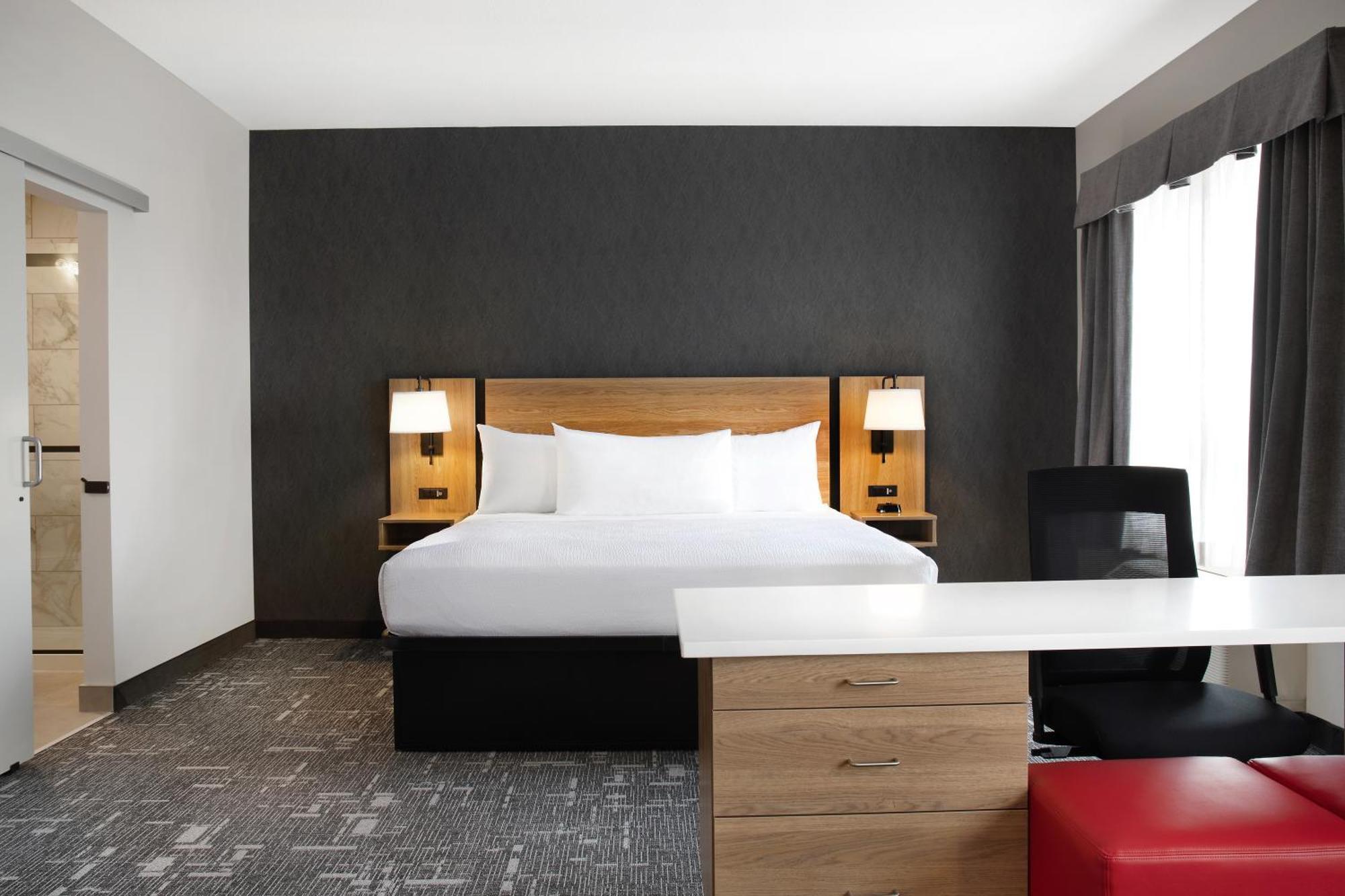 Ramada By Wyndham Cochrane Hotel Ngoại thất bức ảnh