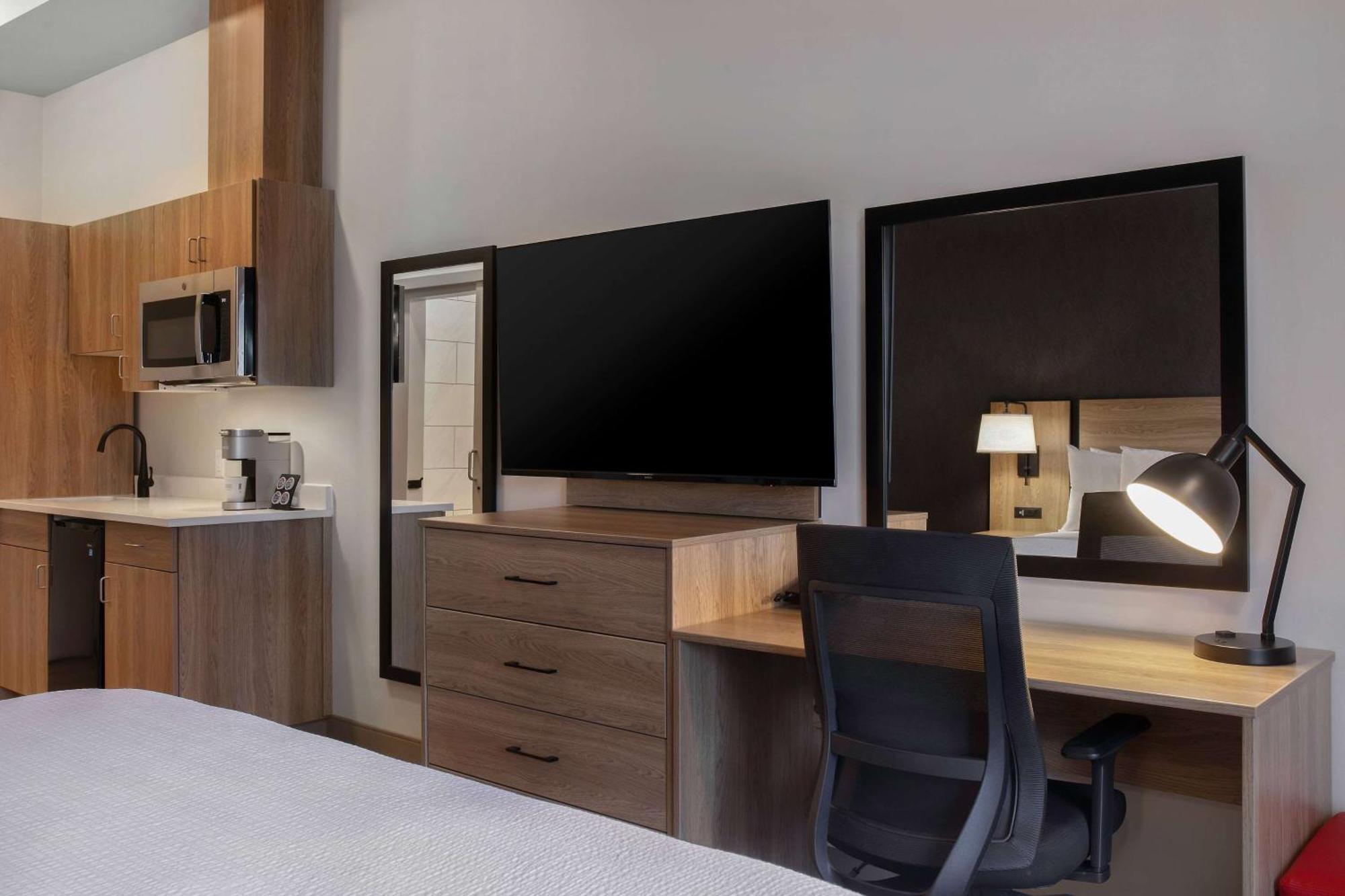 Ramada By Wyndham Cochrane Hotel Ngoại thất bức ảnh