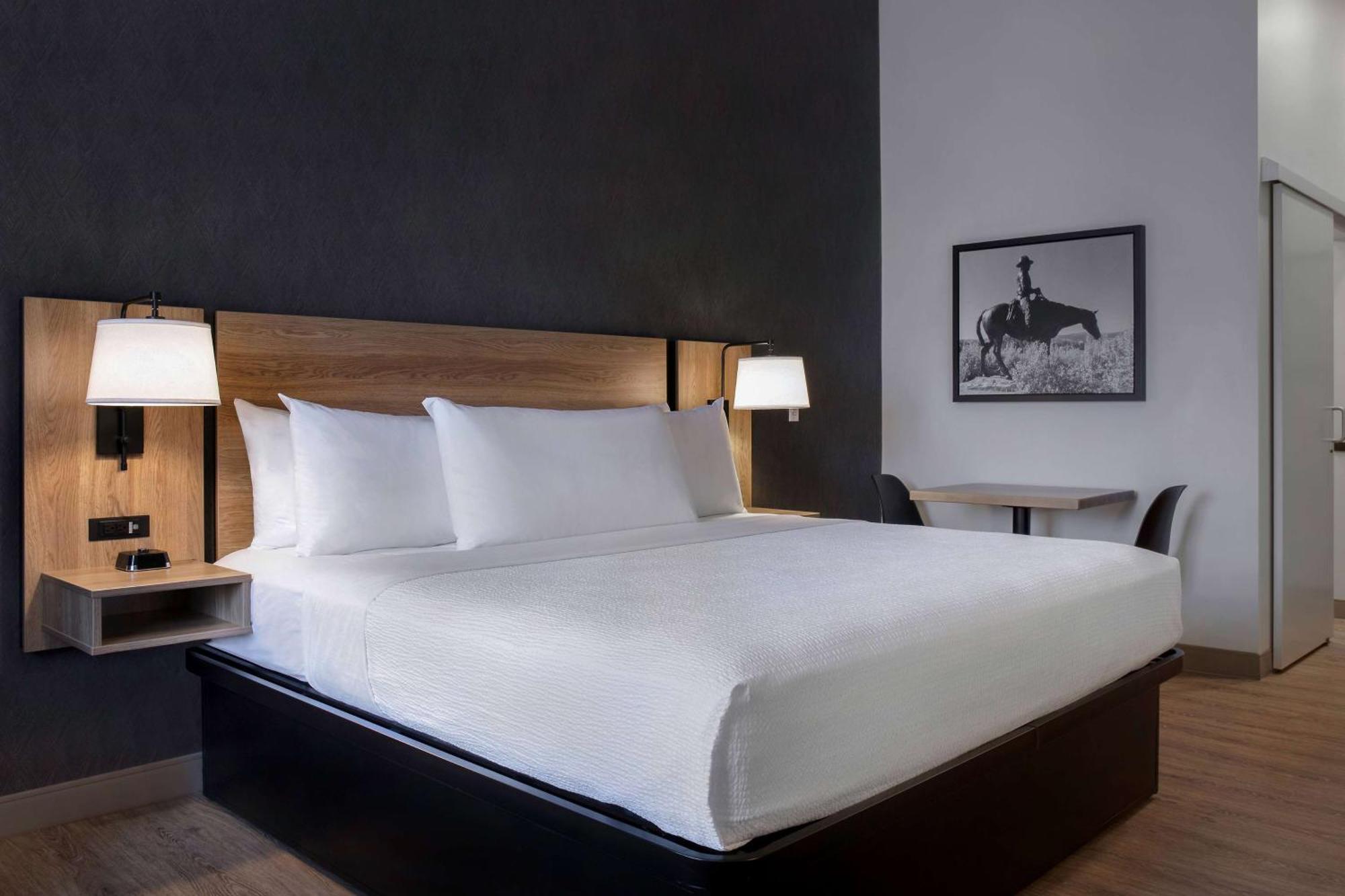 Ramada By Wyndham Cochrane Hotel Ngoại thất bức ảnh