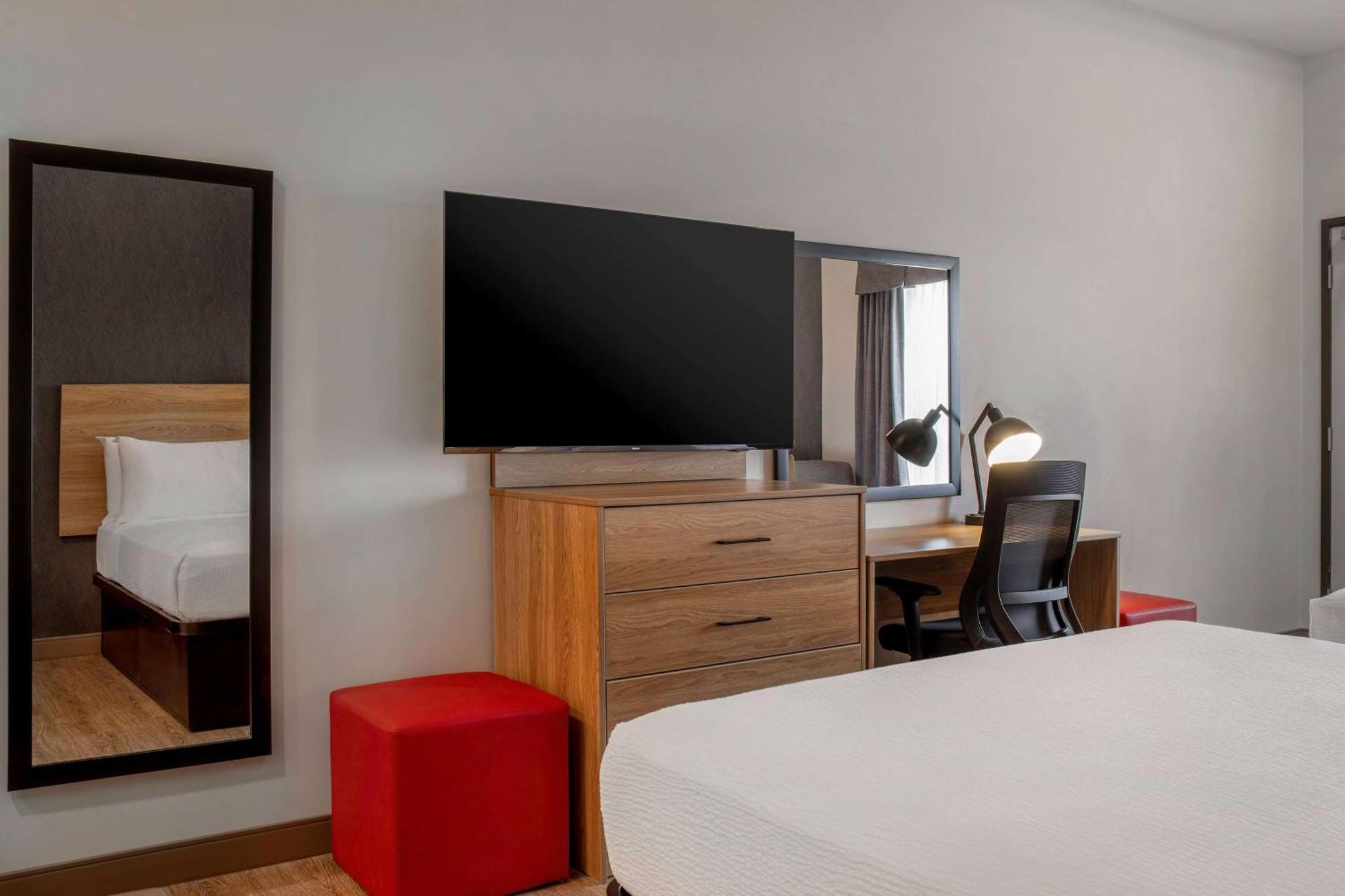 Ramada By Wyndham Cochrane Hotel Ngoại thất bức ảnh
