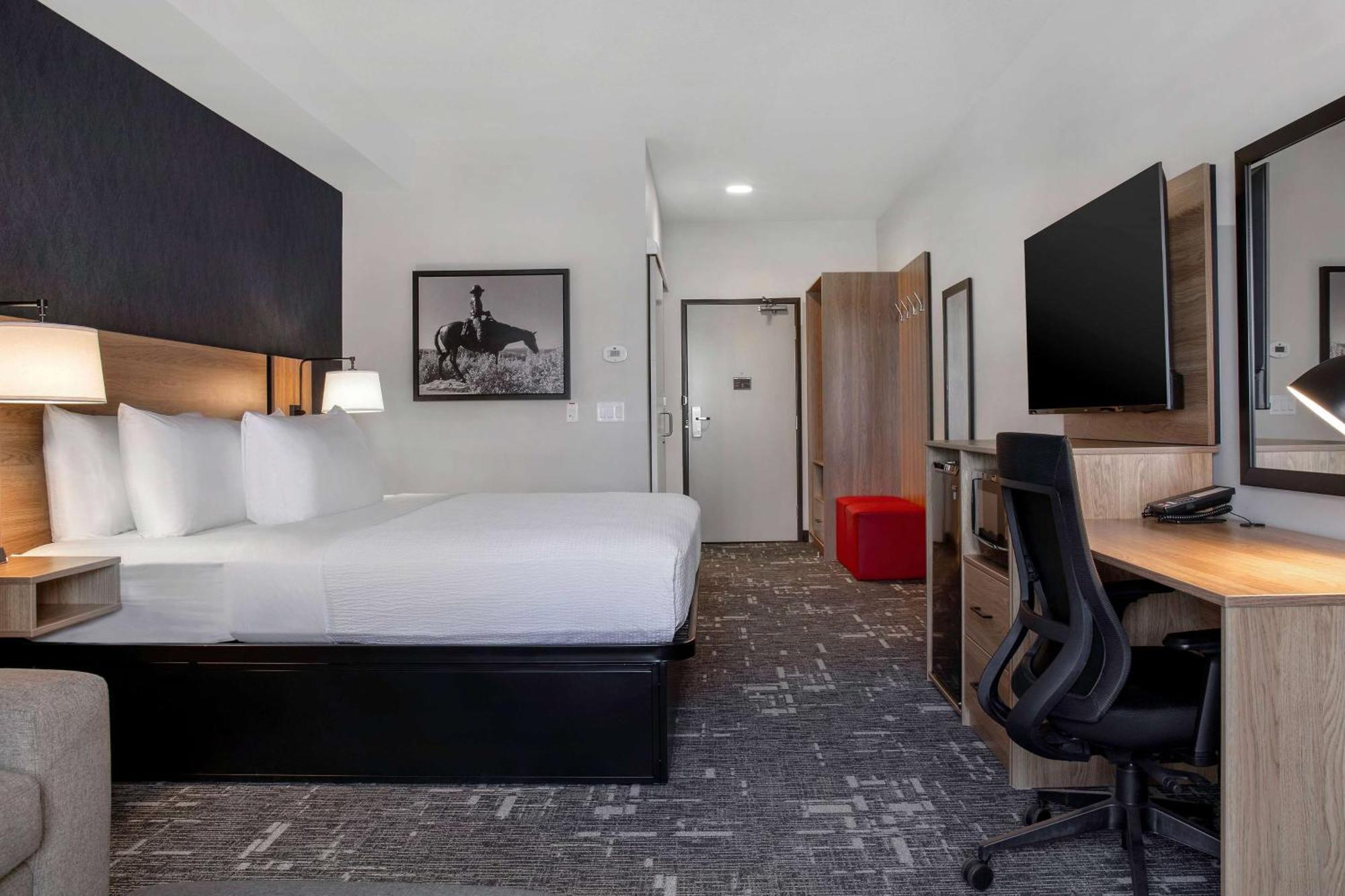 Ramada By Wyndham Cochrane Hotel Ngoại thất bức ảnh