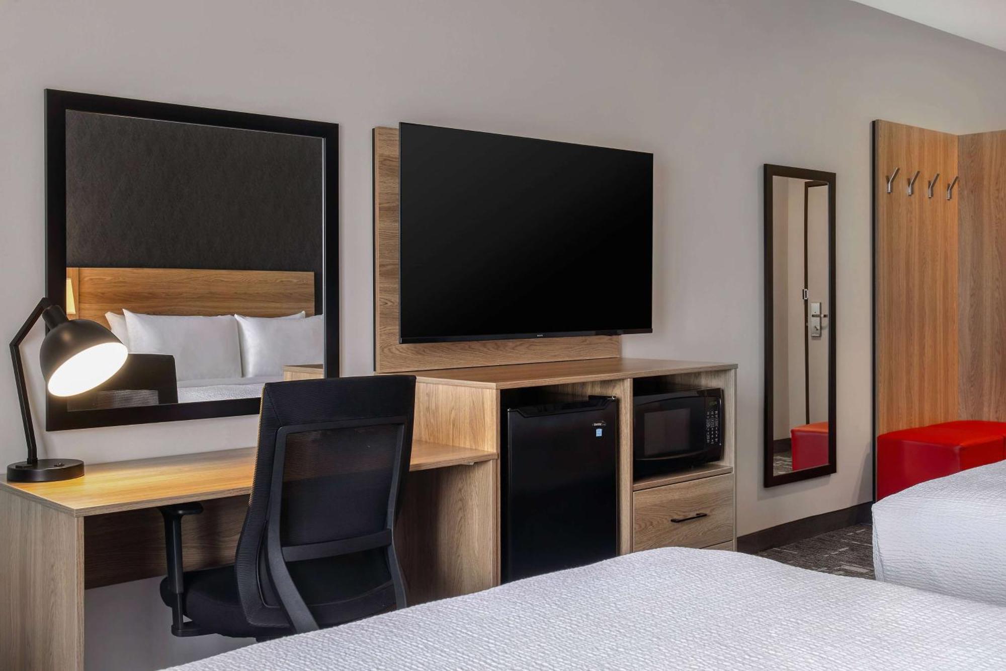 Ramada By Wyndham Cochrane Hotel Ngoại thất bức ảnh
