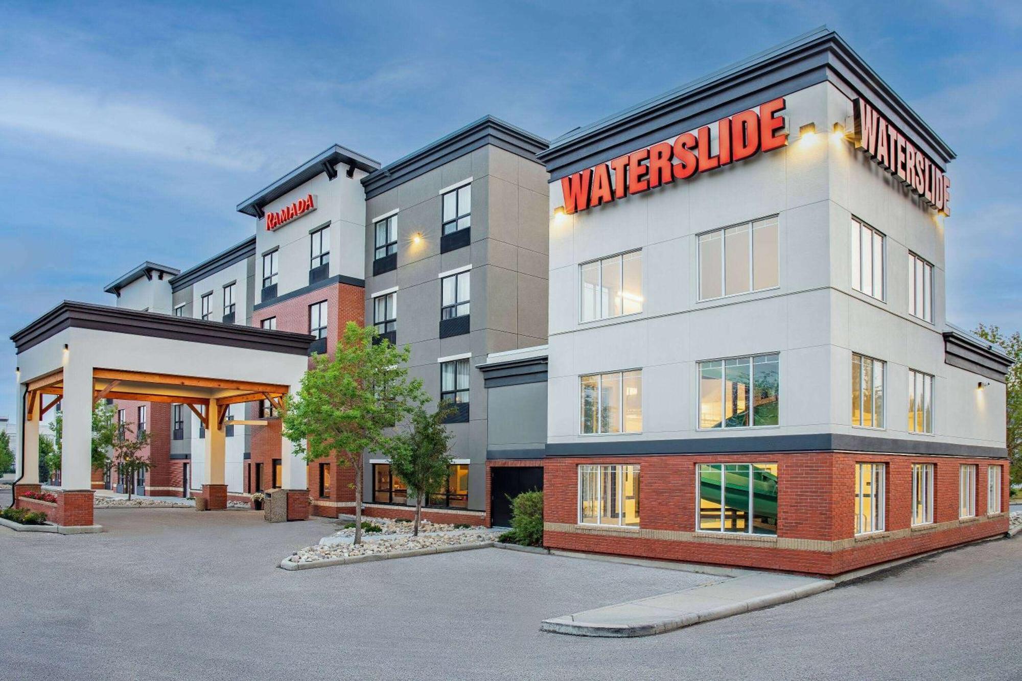 Ramada By Wyndham Cochrane Hotel Ngoại thất bức ảnh